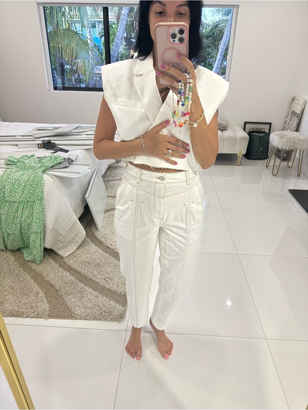 Elegant White Boyfriend Jeans - Sleek Crop